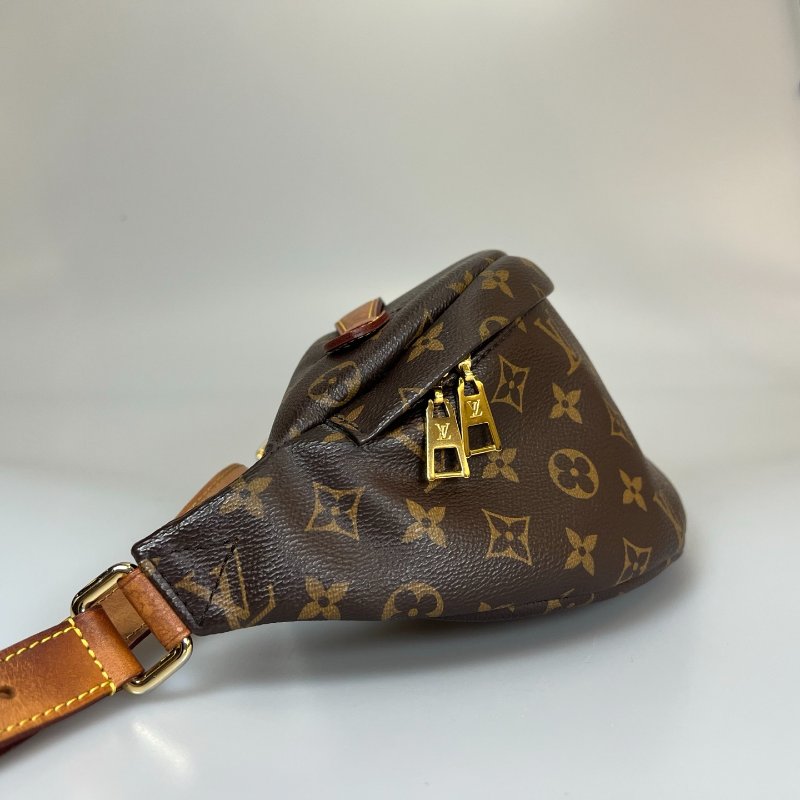 LV M43644 老花提把胸包-3