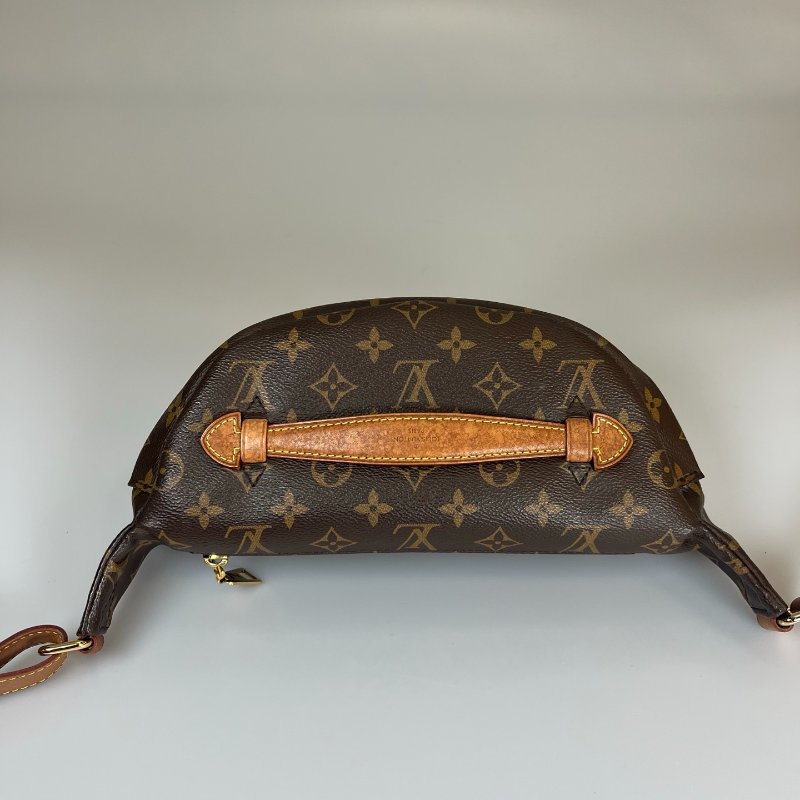 LV M43644 老花提把胸包-4