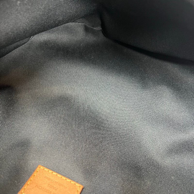 LV M43644 老花提把胸包-6