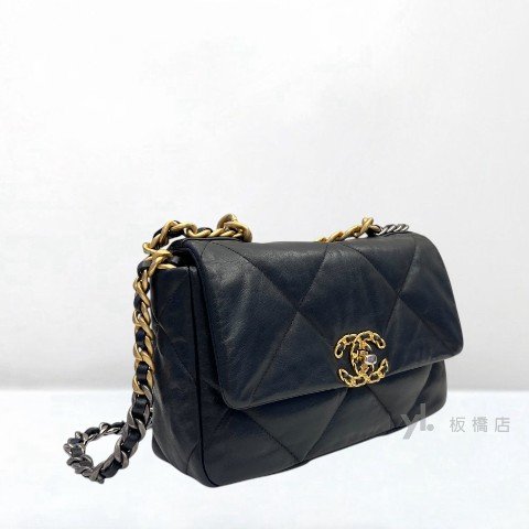 Y2015-CHANEL 19 黑色羊皮金釦口蓋包 AS1160-1