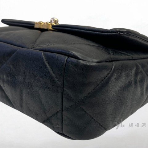 Y2015-CHANEL 19 黑色羊皮金釦口蓋包 AS1160-7