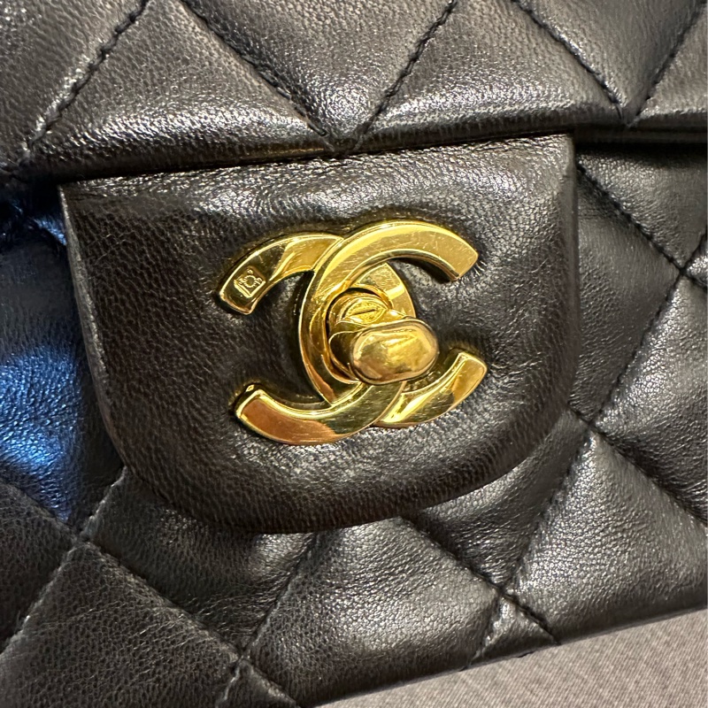 香奈兒經典CF25金釦~女人一生必擁有的一顆包-15