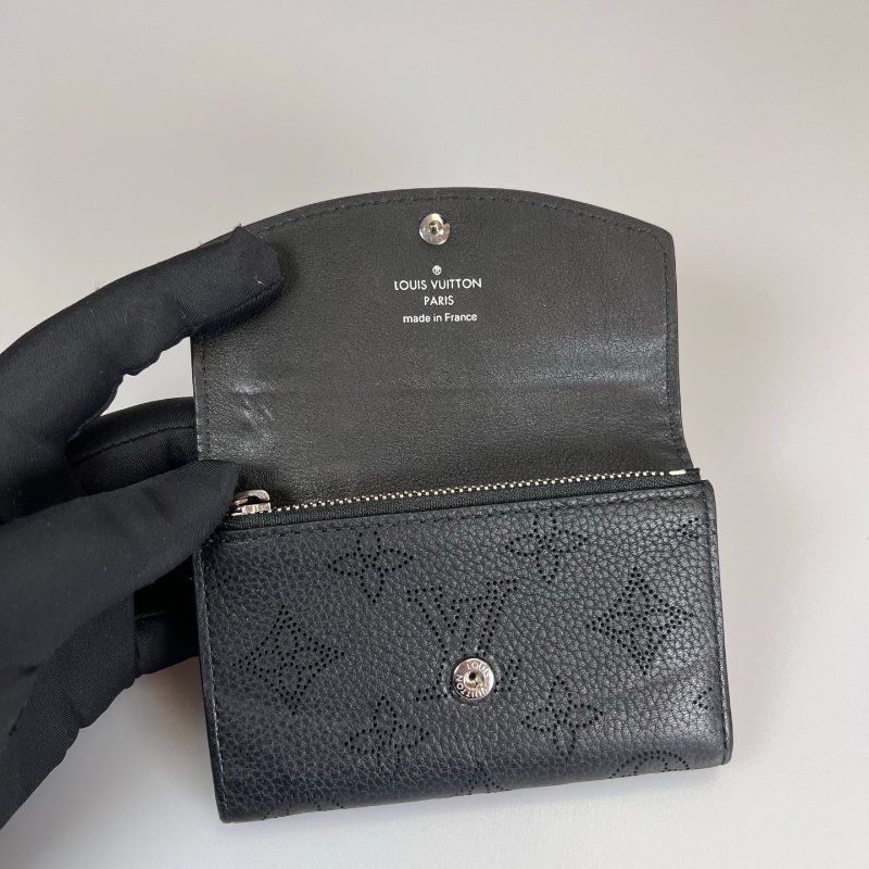 LV M64049 黑雷射名片卡夾-4