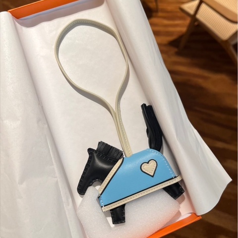 💖Hermes 小馬 穿衣服 愛心款 吊飾💖 全新全配