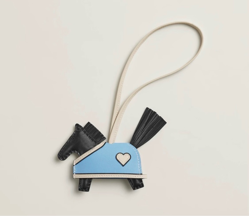 💖Hermes 小馬 穿衣服 愛心款 吊飾💖 全新全配-1