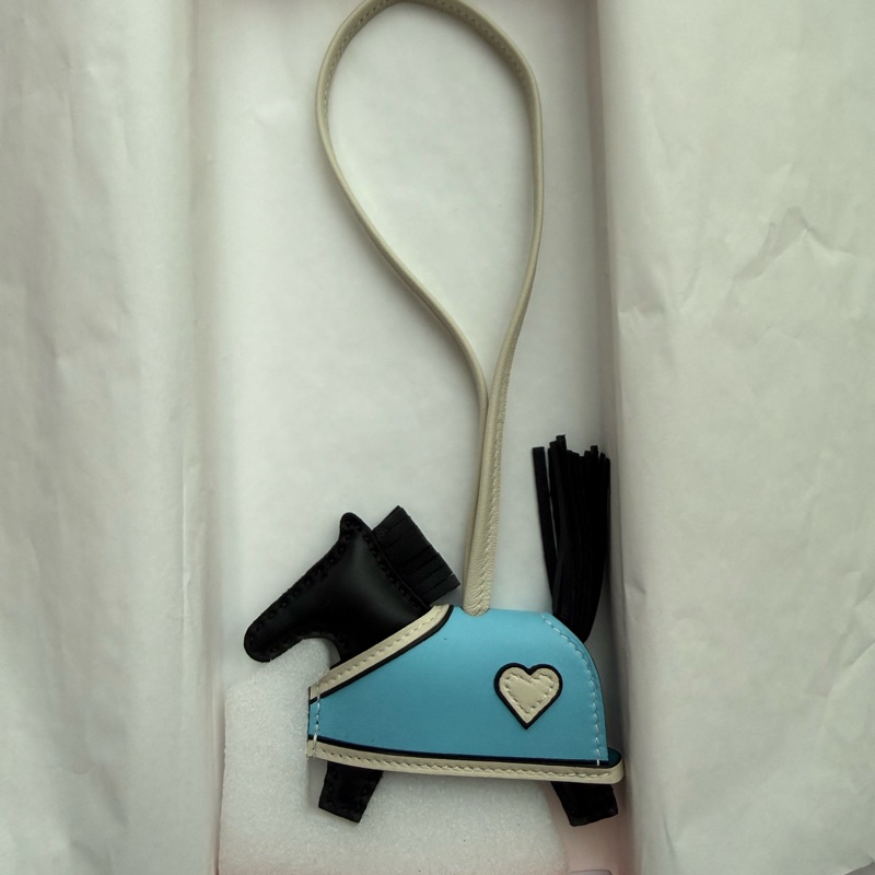 💖Hermes 小馬 穿衣服 愛心款 吊飾💖 全新全配-2