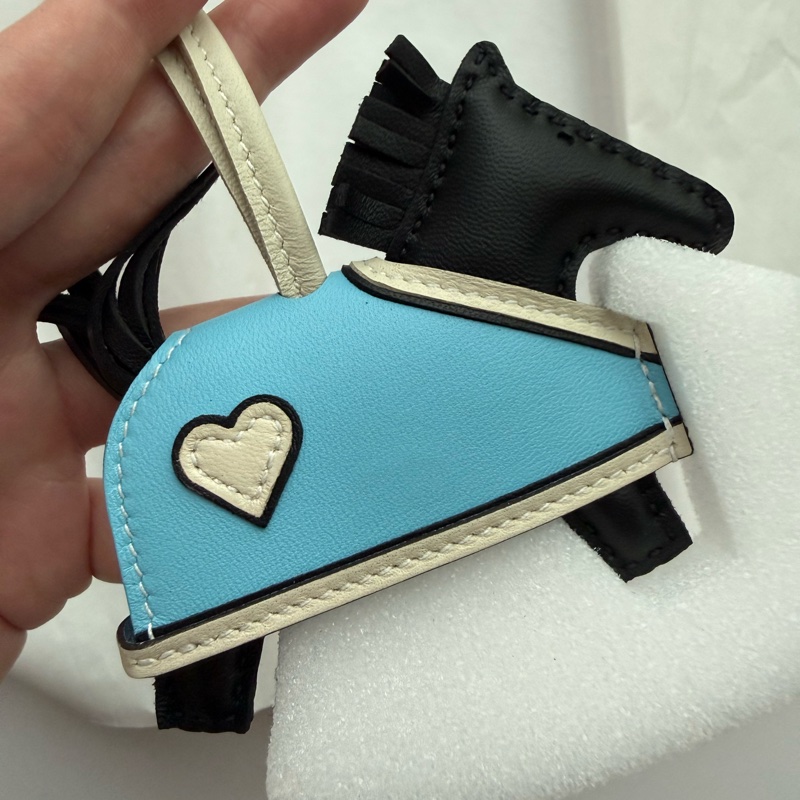 💖Hermes 小馬 穿衣服 愛心款 吊飾💖 全新全配-3