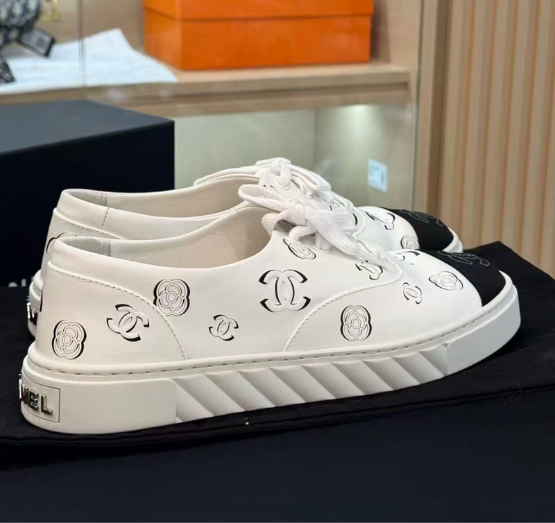 閒置未使用 Chanel 23b牛皮小白鞋球鞋山茶花圖案37碼-1