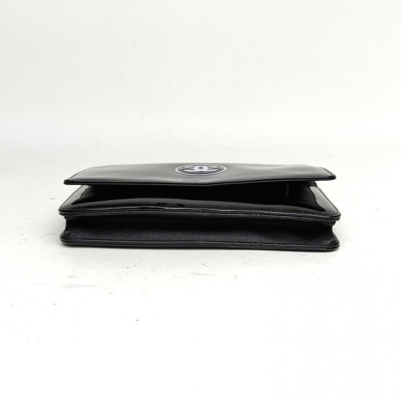 CHANEL 黑色漆皮17開銀扣woc肩背包-4