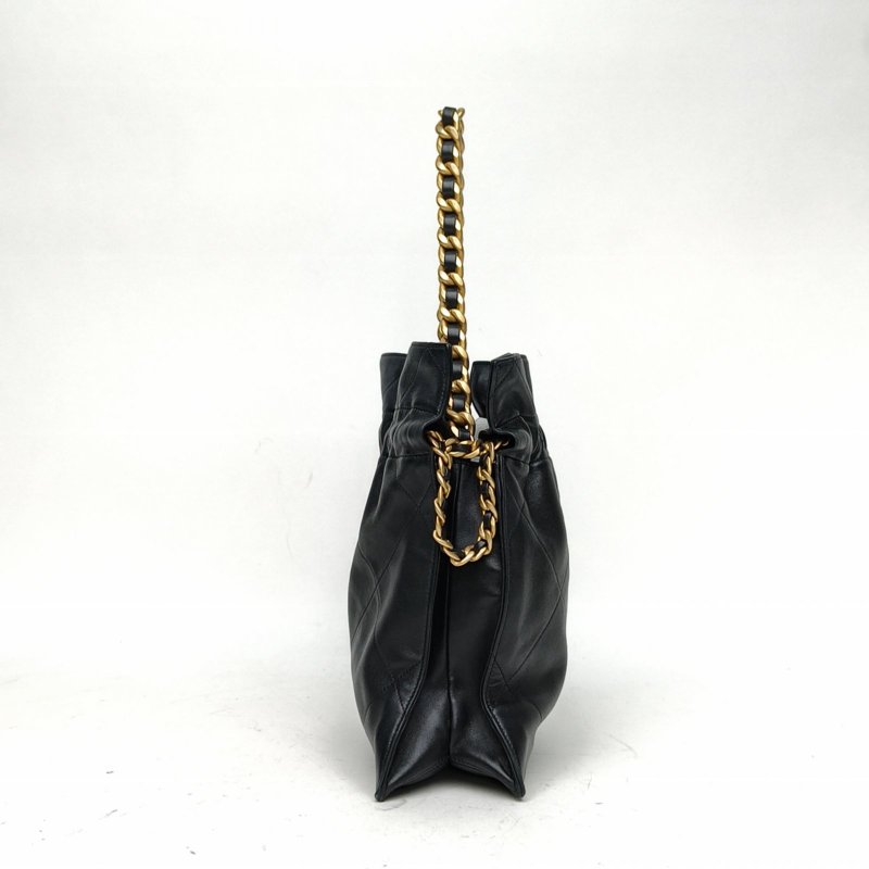 CHANEL 黑色羊皮30開金扣chanel抽繩手柄包肩背包-1