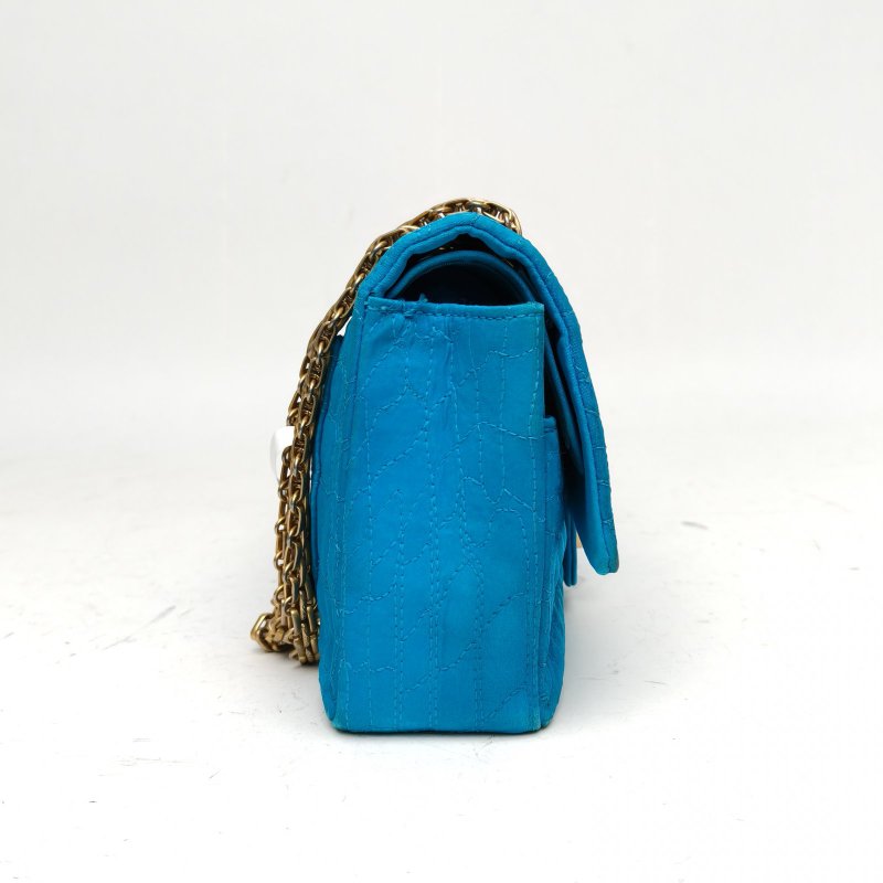 CHANEL 2.55口蓋包小號24藍色緞面11開金扣肩背包-3