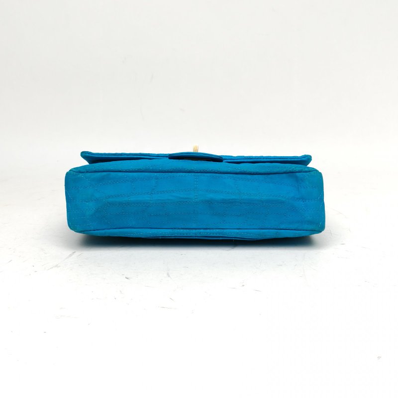 CHANEL 2.55口蓋包小號24藍色緞面11開金扣肩背包-4