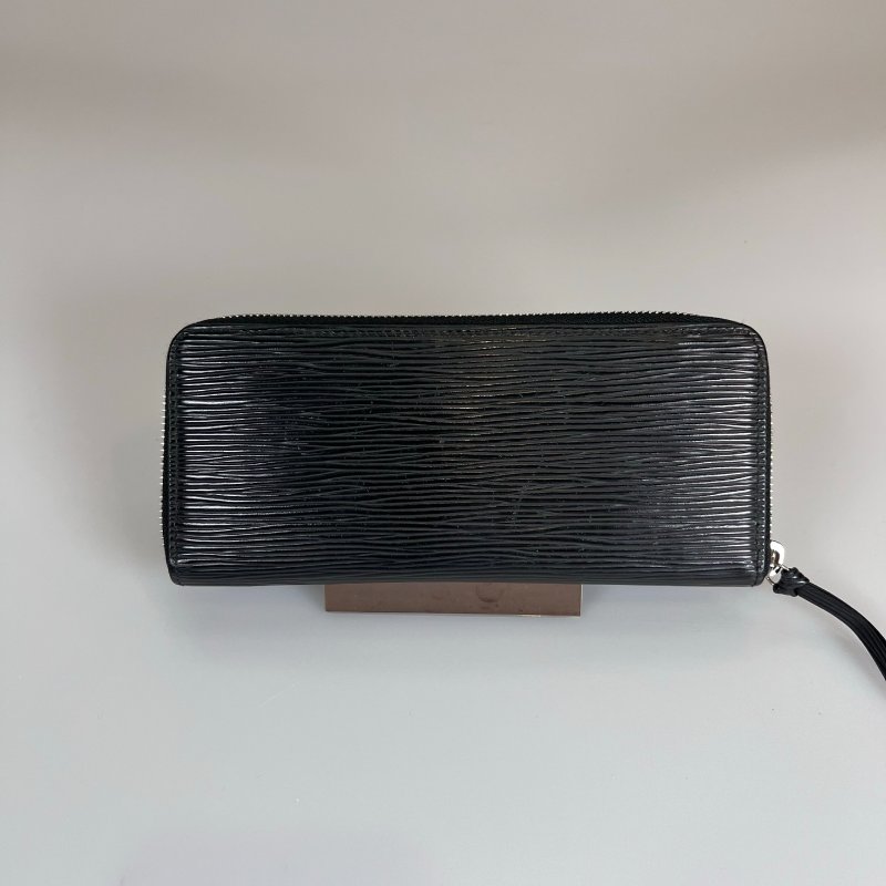 LV M60915 黑水波紋ㄇ拉長夾-1