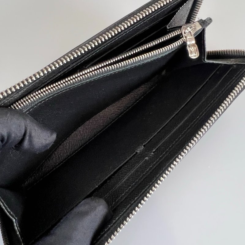 LV M60915 黑水波紋ㄇ拉長夾-7