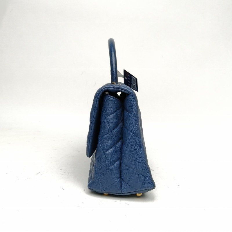 CHANEL CocoHandle中號29藍色荔枝牛皮24開金扣肩背包-1