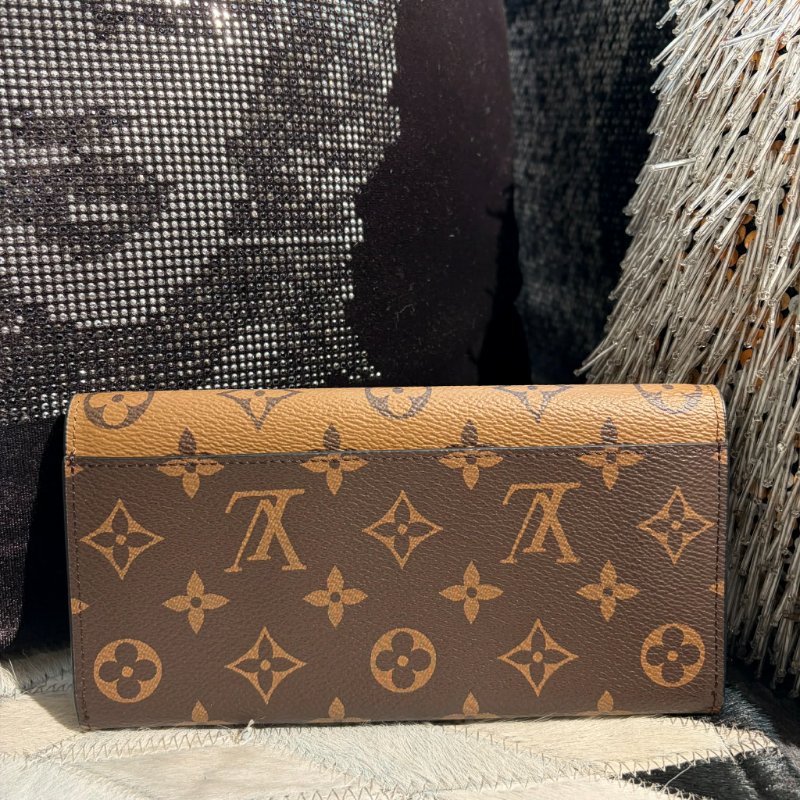 LV 大LOGO 扣式長夾-2