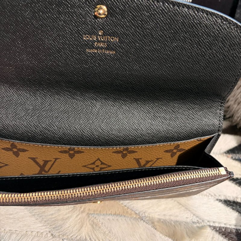 LV 大LOGO 扣式長夾-5