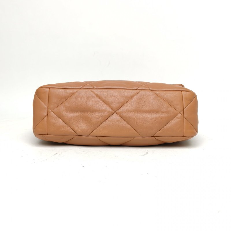 CHANEL 19BAG口蓋包中號30焦糖色羊皮30開金銀扣肩背包-4