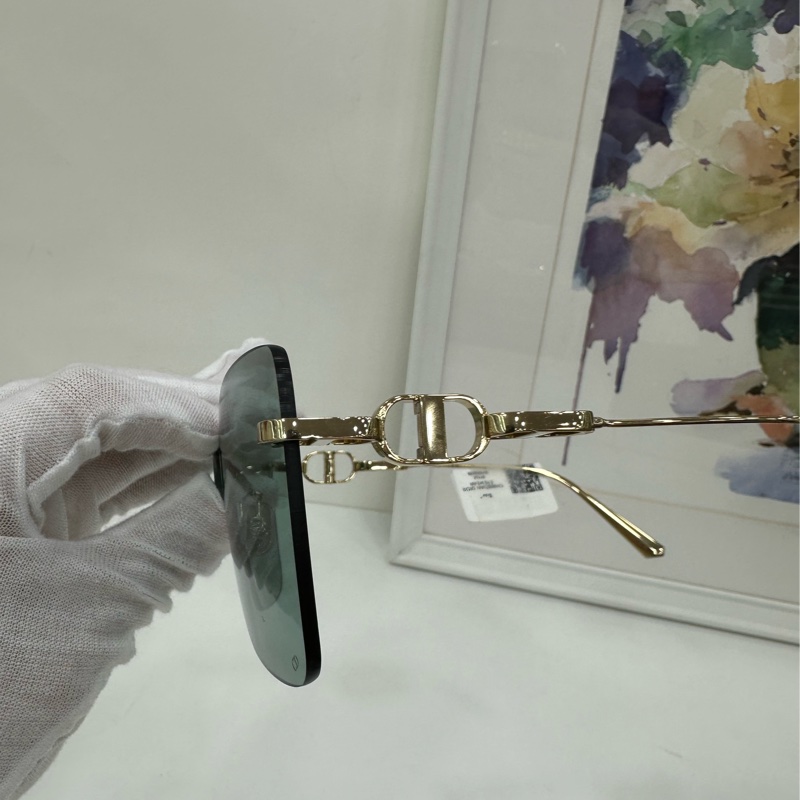 Dior迪奧CD Chain M1U太陽眼鏡，金色無框設計，鏡腳有CD鏈條標誌-3
