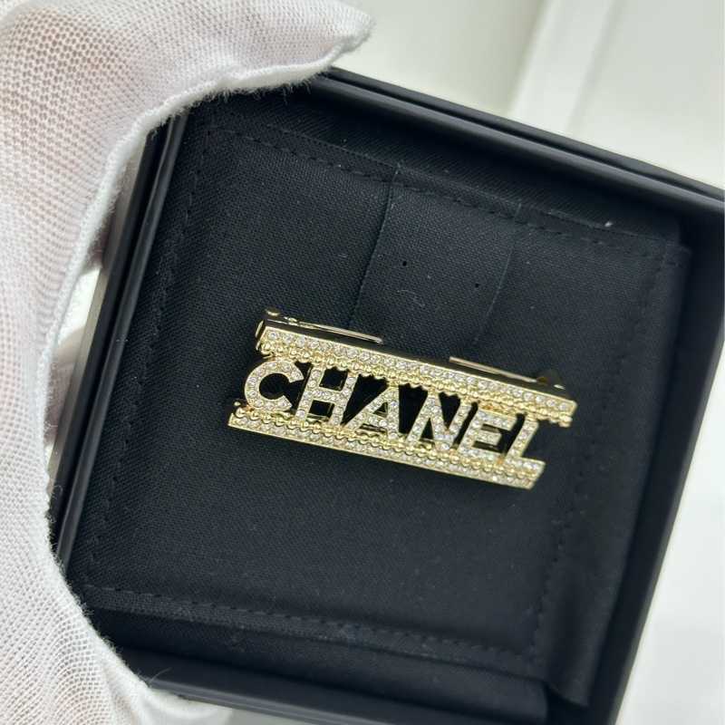 Chanel香奈兒 23A系列 水鑽字母Logo胸針-2
