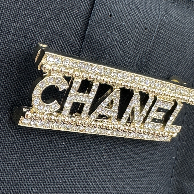 Chanel香奈兒 23A系列 水鑽字母Logo胸針-3