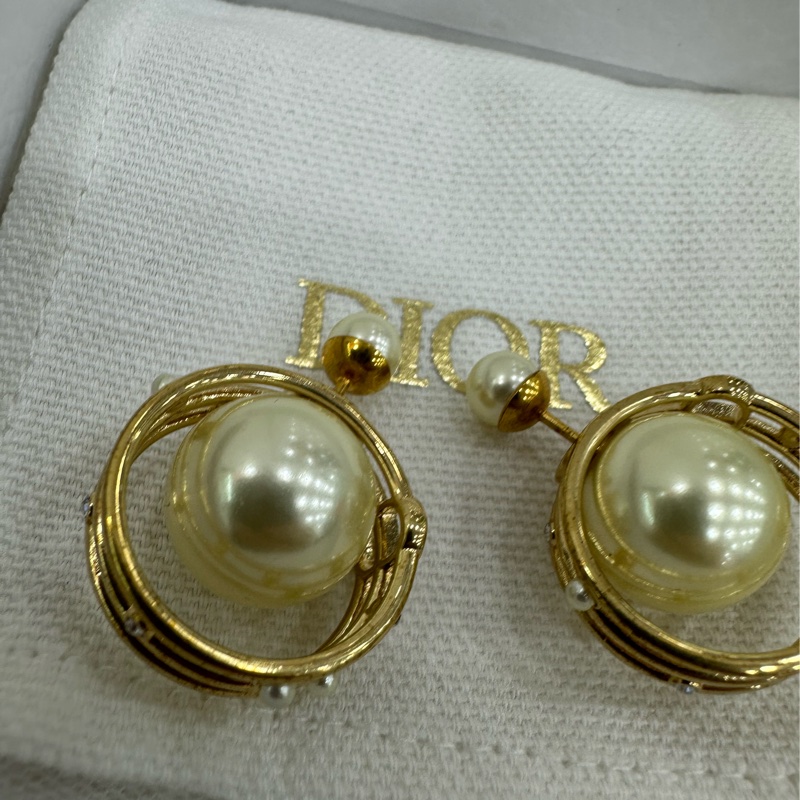 Dior 珍珠耳環 金色的質地非常高級-1
