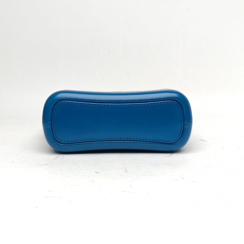 CHANEL GABRIELLE流浪小號20藍色牛皮28開金銀扣肩背包-4