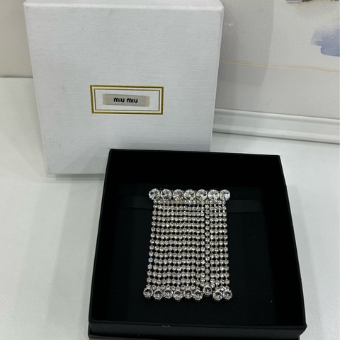 miumiu 水鑽髮夾