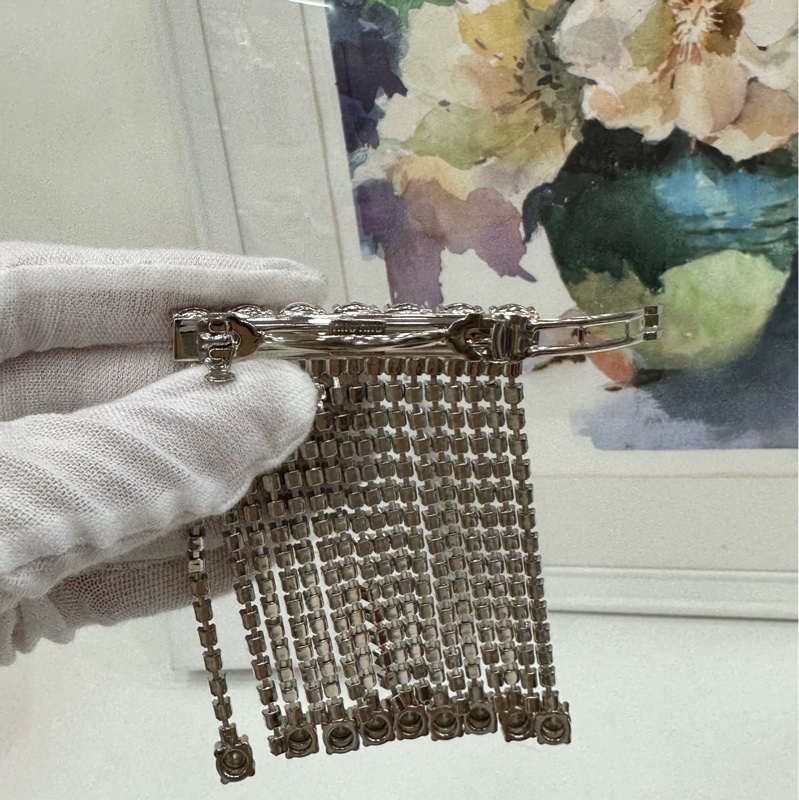 miumiu 水鑽髮夾-3