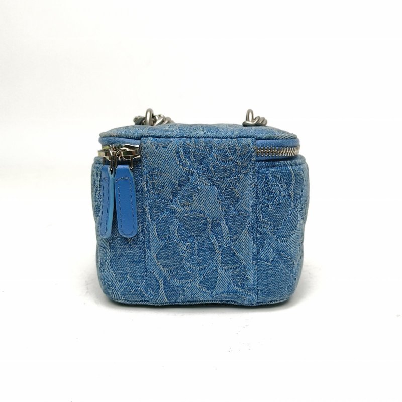 CHANEL 牛仔藍鐳射標銀扣23P山茶花印花愛心金球盒子藍肩背包-2