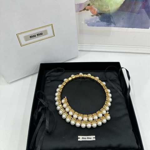 miumiu 珍珠水鑽鎖骨鏈 超級漂亮的一條項鍊。