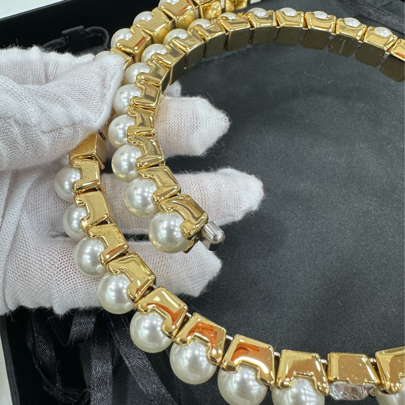 miumiu 珍珠水鑽鎖骨鏈 超級漂亮的一條項鍊。-3