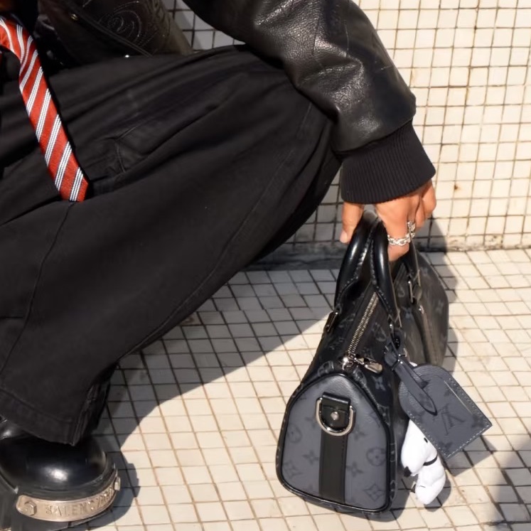 LOUIS VITTON路易威登老花Keepall 25黑武士手提斜挎包 芯片-19