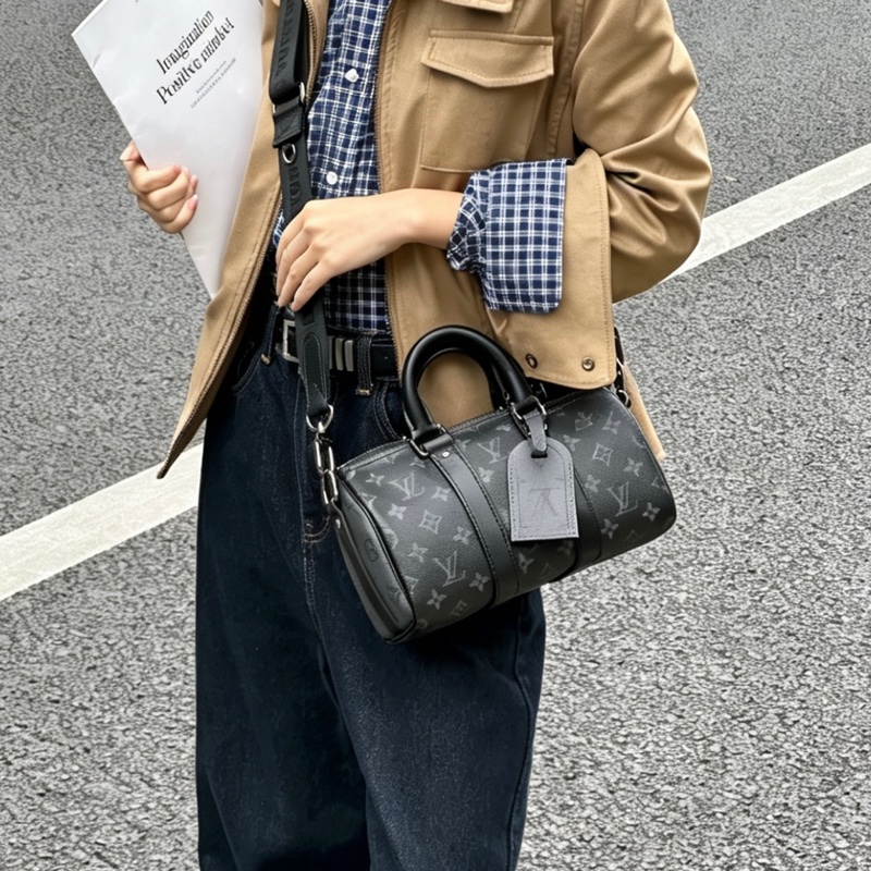 LOUIS VITTON路易威登老花Keepall 25黑武士手提斜挎包 芯片-31