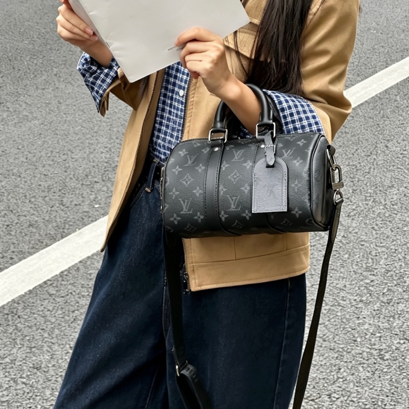 LOUIS VITTON路易威登老花Keepall 25黑武士手提斜挎包 芯片-33