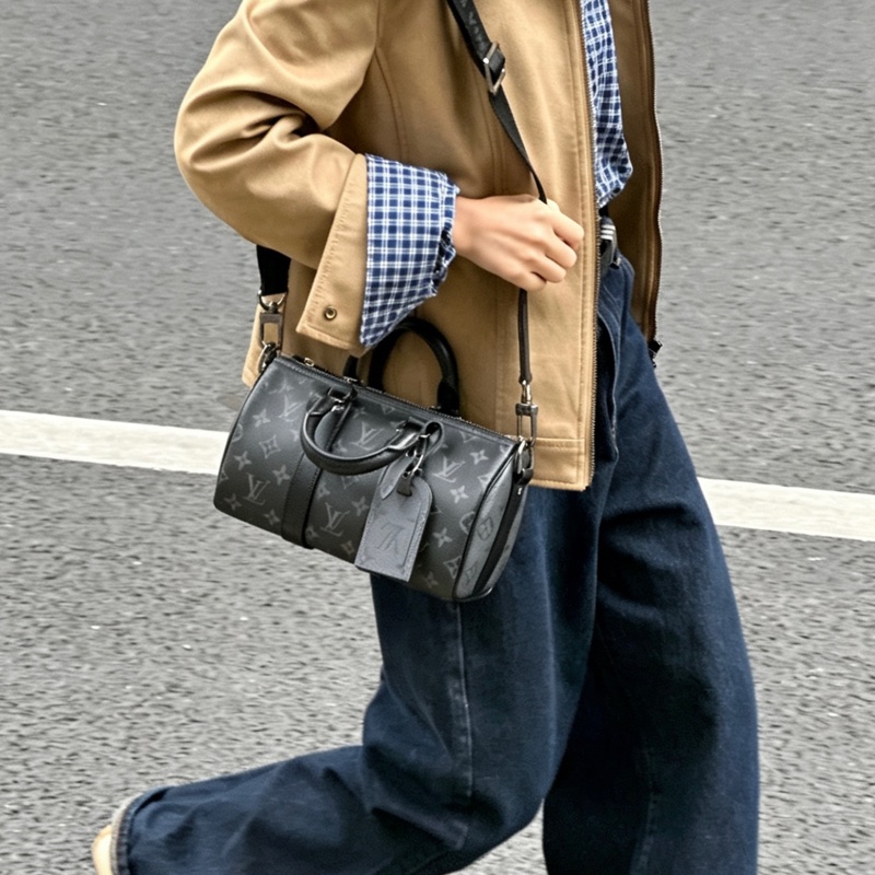 LOUIS VITTON路易威登老花Keepall 25黑武士手提斜挎包 芯片-34