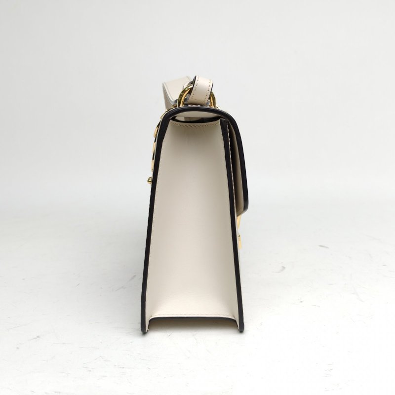 GUCCI Sylvie塞爾維亞絲帶包小號25.5白色牛皮金扣肩背包-3
