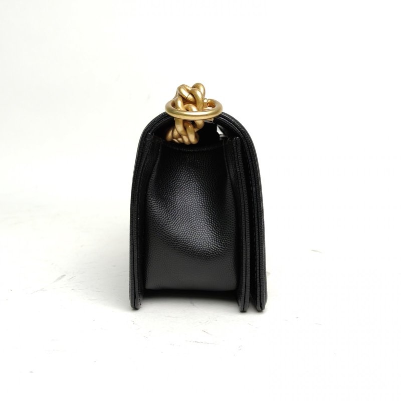 CHANEL Leboy小號20.5黑色荔枝牛皮晶片開金扣菱格紋肩背包-3