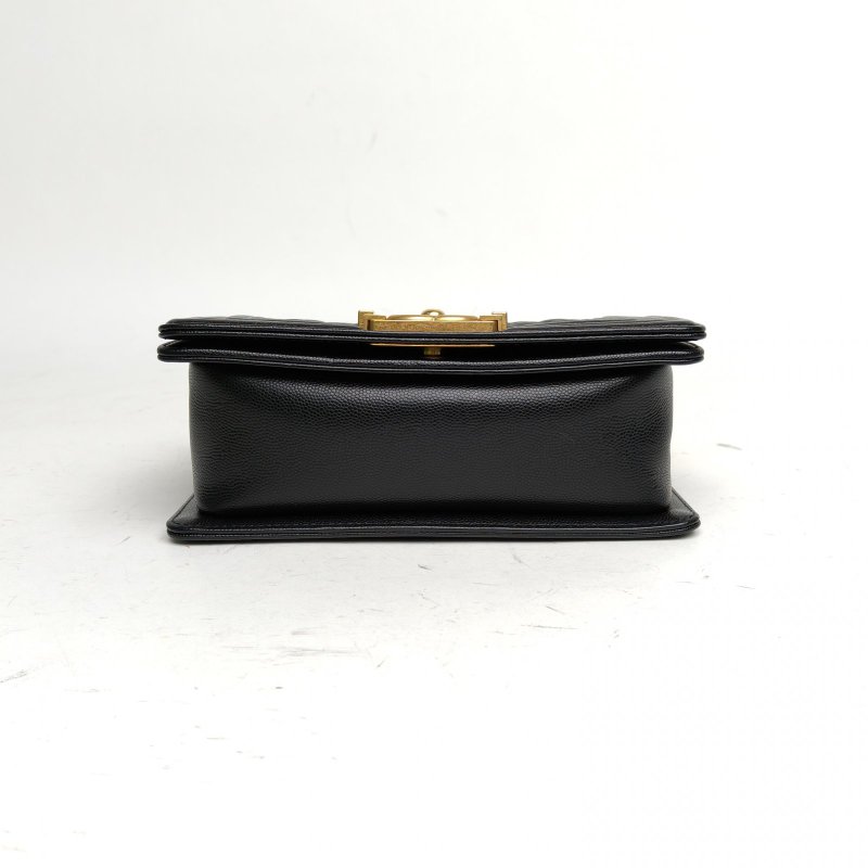 CHANEL Leboy小號20.5黑色荔枝牛皮晶片開金扣菱格紋肩背包-4