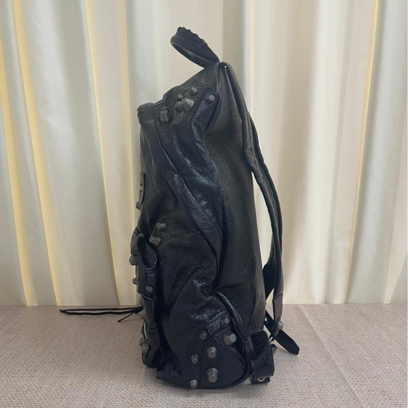 Balenciaga 巴黎世家 LE CAGOLE黑色 小羊皮雙肩背包 書包 閒置 尺寸：35cmx46cm-1