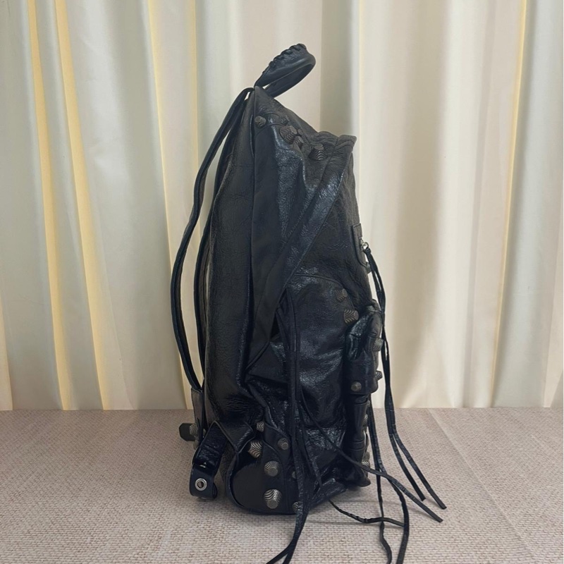 Balenciaga 巴黎世家 LE CAGOLE黑色 小羊皮雙肩背包 書包 閒置 尺寸：35cmx46cm-2