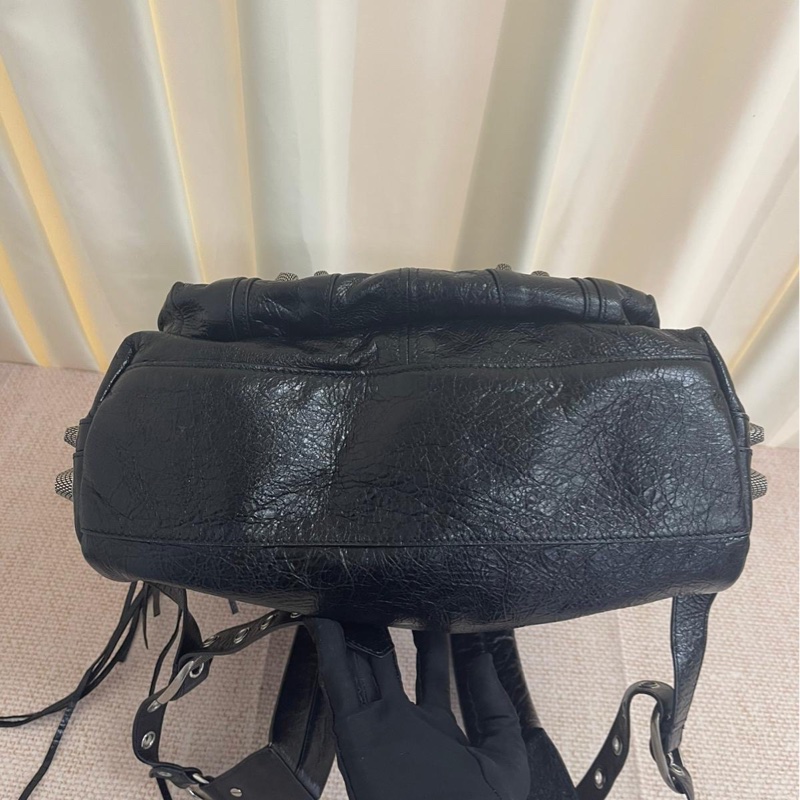 Balenciaga 巴黎世家 LE CAGOLE黑色 小羊皮雙肩背包 書包 閒置 尺寸：35cmx46cm-3