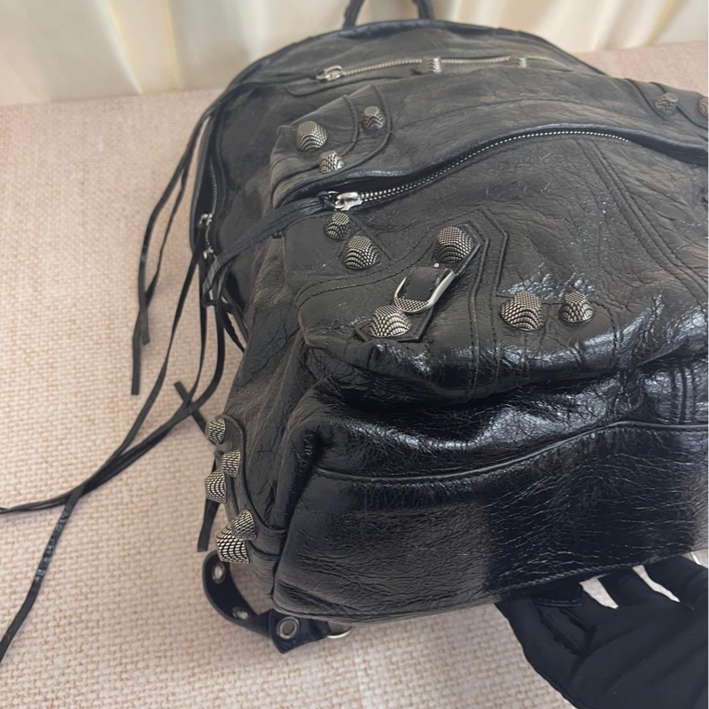 Balenciaga 巴黎世家 LE CAGOLE黑色 小羊皮雙肩背包 書包 閒置 尺寸：35cmx46cm-6