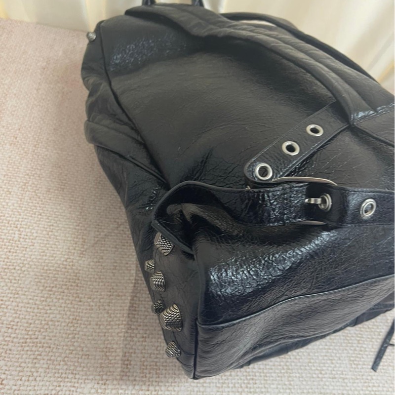 Balenciaga 巴黎世家 LE CAGOLE黑色 小羊皮雙肩背包 書包 閒置 尺寸：35cmx46cm-8