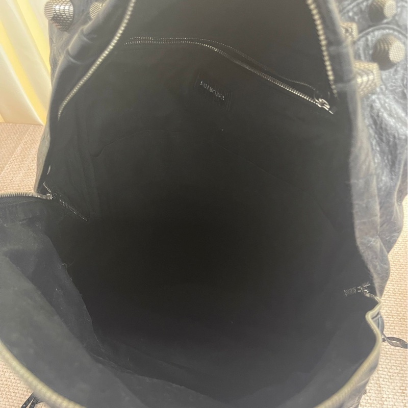 Balenciaga 巴黎世家 LE CAGOLE黑色 小羊皮雙肩背包 書包 閒置 尺寸：35cmx46cm-9