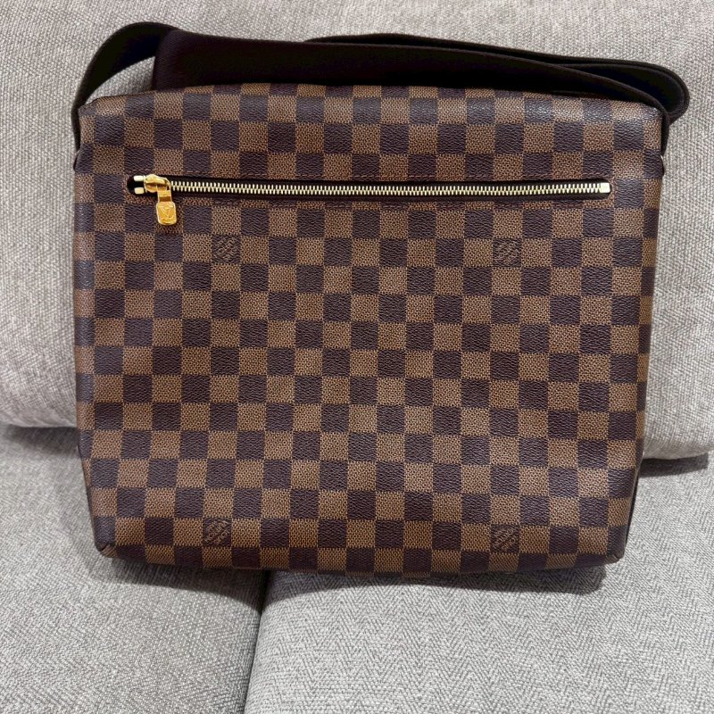 Louis Vuitton 經典棋盤格斜背包-1