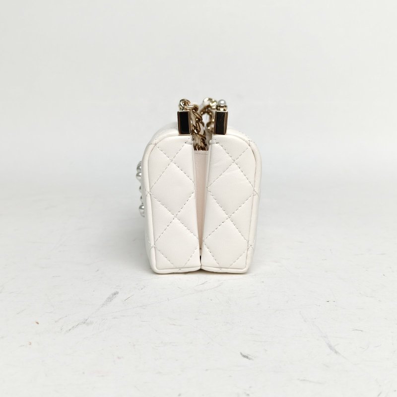 CHANEL 白色羊皮鐳射標金扣23A珍珠盒子晚宴包肩背包-1