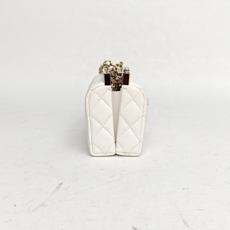CHANEL 白色羊皮鐳射標金扣23A珍珠盒子晚宴包肩背包-3