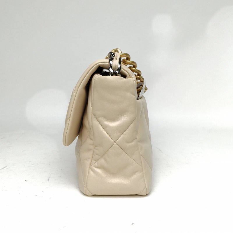 CHANEL 19BAG口蓋包中號米白色羊皮30開金銀扣肩背包-1