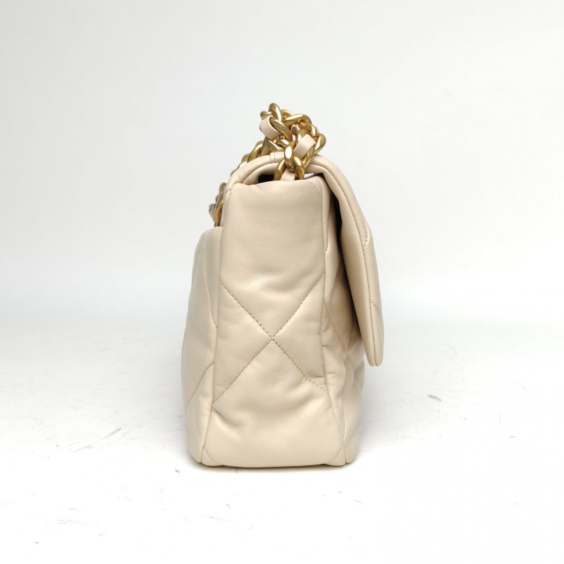 CHANEL 19BAG口蓋包中號米白色羊皮30開金銀扣肩背包-3